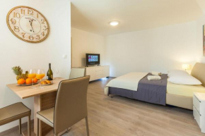 Отель Apartments & Room Rollex  Сплит